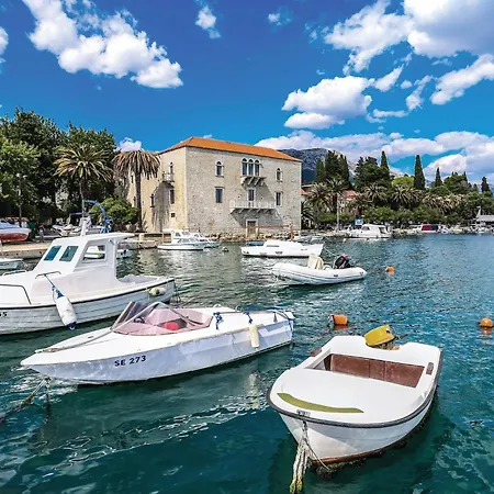 Four-bedroom Kastel Luksic With Sea View 06 Apartamento *