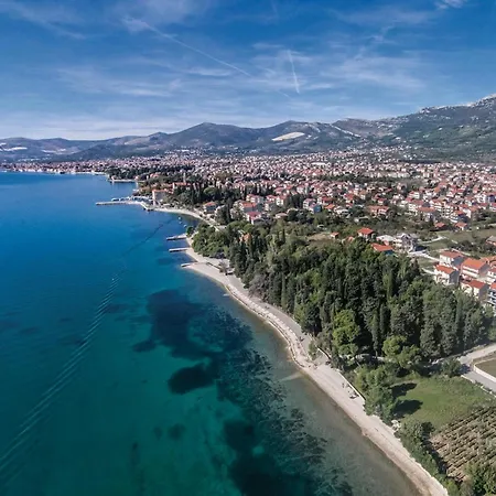 Four-bedroom Kastel Luksic With Sea View 06 Kaštela
