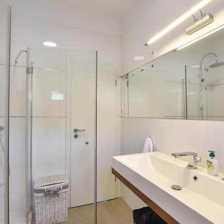 Four-bedroom Kastel Luksic With Sea View 06 Apartamento