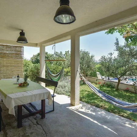 Apartamento Four-bedroom Kastel Luksic With Sea View 06 Kaštela