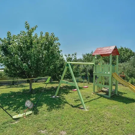 Four-bedroom Kastel Luksic With Sea View 06 * Kaštela