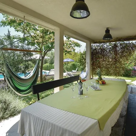 Four-bedroom Kastel Luksic With Sea View 06 *