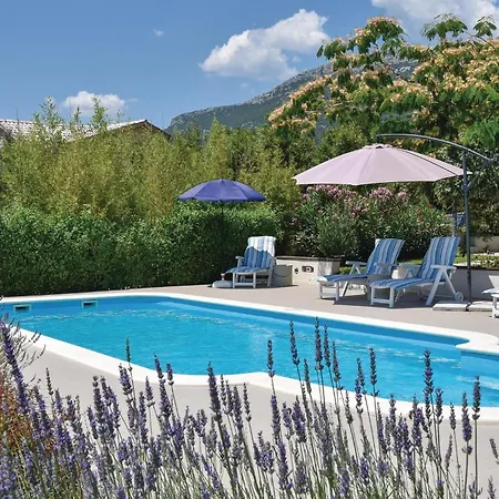 Four-bedroom Kastel Luksic With Sea View 06 Kaštela