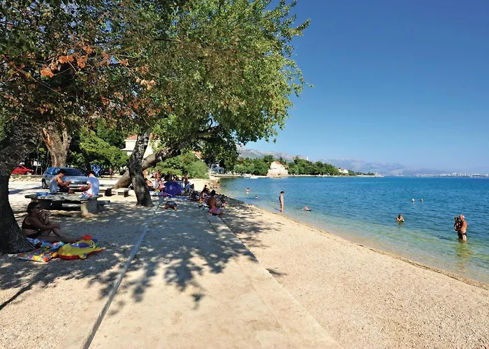 Four-bedroom Kastel Luksic With Sea View 06