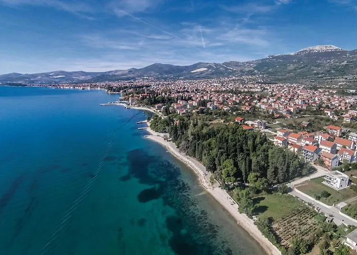Four-bedroom Kastel Luksic With Sea View 06 Kaštela