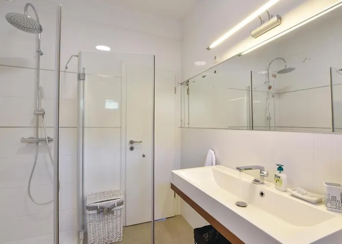 Four-bedroom Kastel Luksic With Sea View 06 Lejlighed