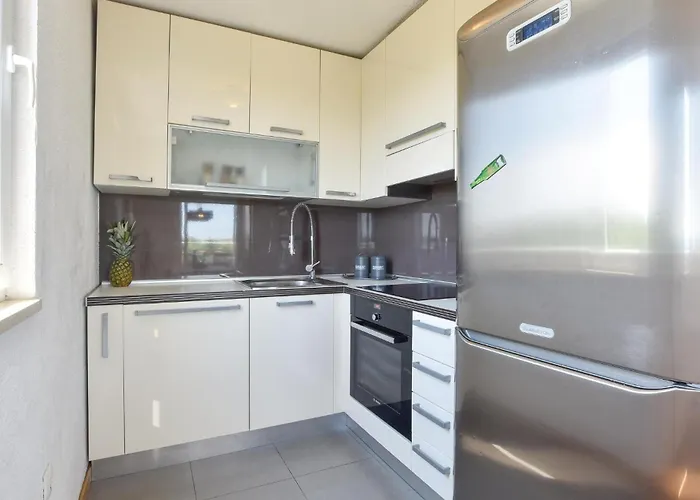 Four-bedroom Kastel Luksic With Sea View 06 Lejlighed