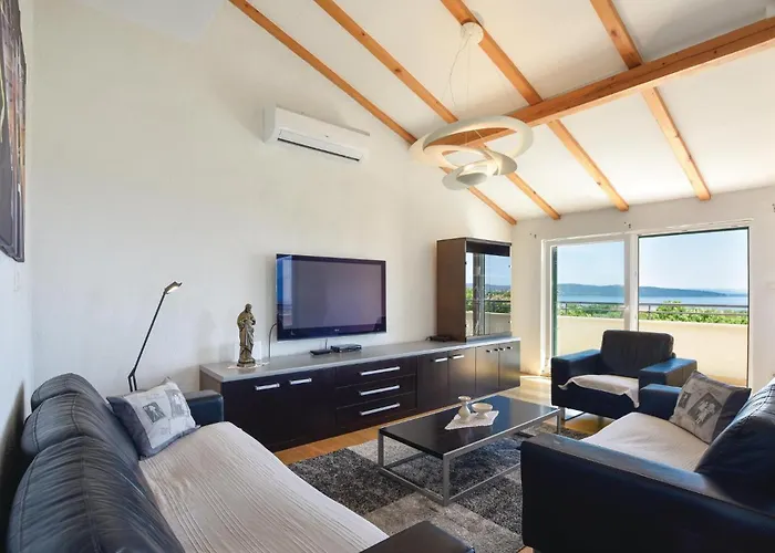 Four-bedroom Kastel Luksic With Sea View 06 Lejlighed Kaštela