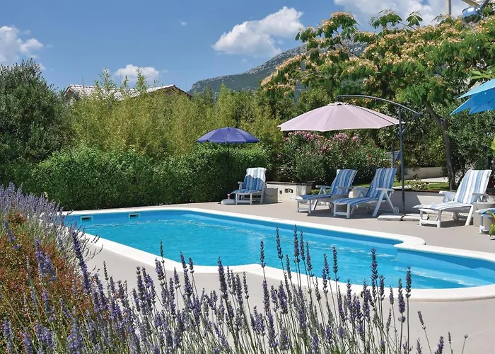 Four-bedroom Kastel Luksic With Sea View 06 Kaštela