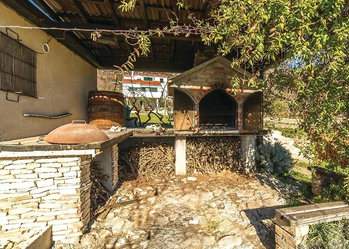 Four-bedroom Kastel Luksic With Sea View 06