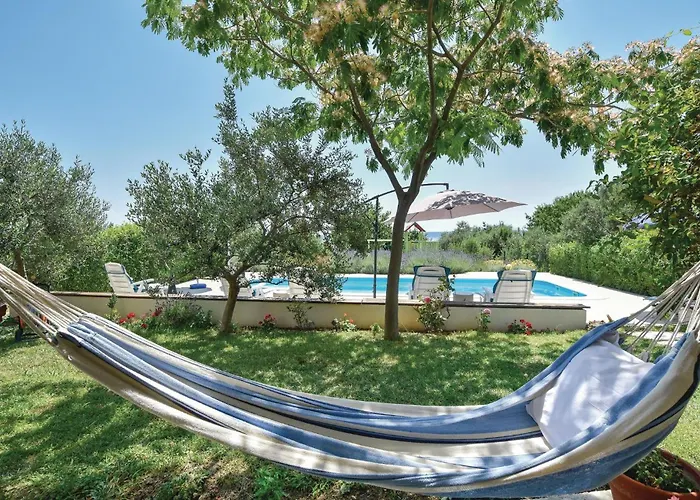 Four-bedroom Kastel Luksic With Sea View 06 Lejlighed *