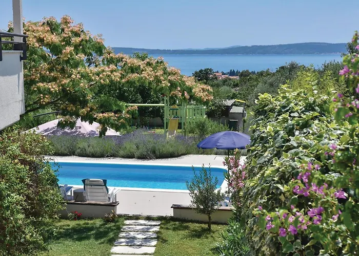 Four-bedroom Kastel Luksic With Sea View 06 * Kaštela